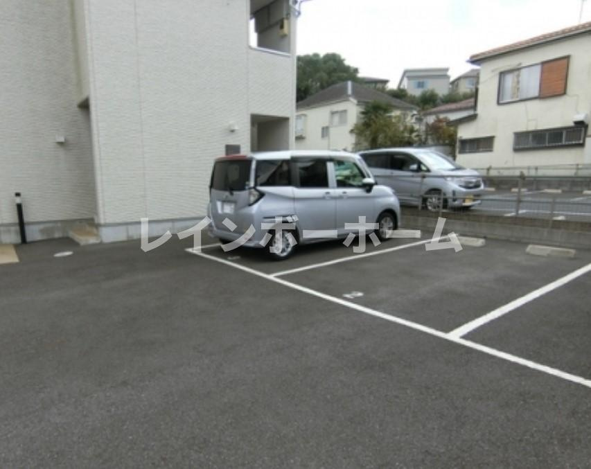 リブリ・グランポートの駐車場|カースペースがあります