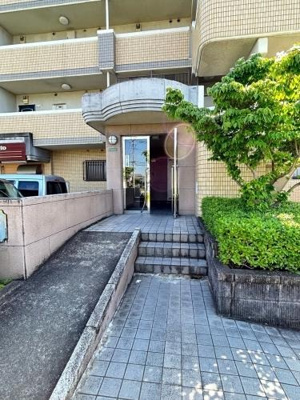 【エントランス】 | ハイ・アルブル迎田 | エントランス写真