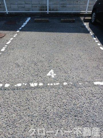 シュープ三条の駐車場