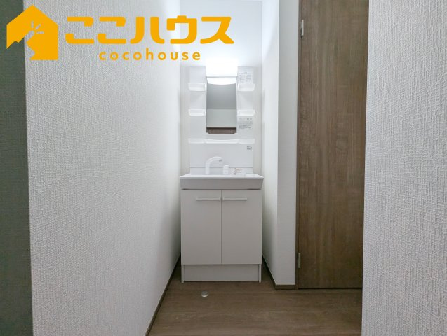 うるま市前原　いろどりアイタウン　新築戸建て　全4棟　3号棟の独立洗面台