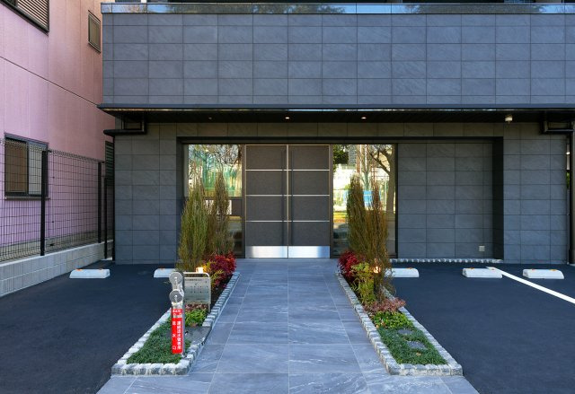 プレサンス東別院セレニスのエントランス