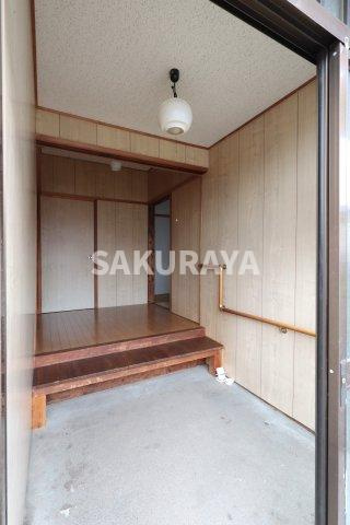 柳原町貸家の玄関|2025年撮影。