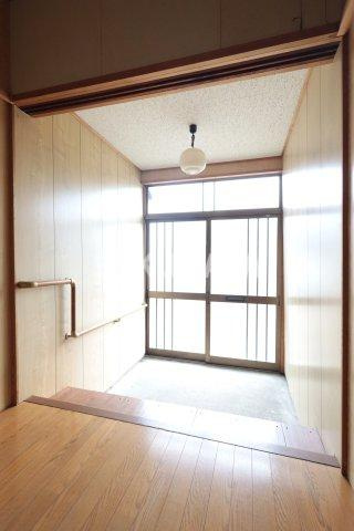 柳原町貸家の玄関|2025年撮影。