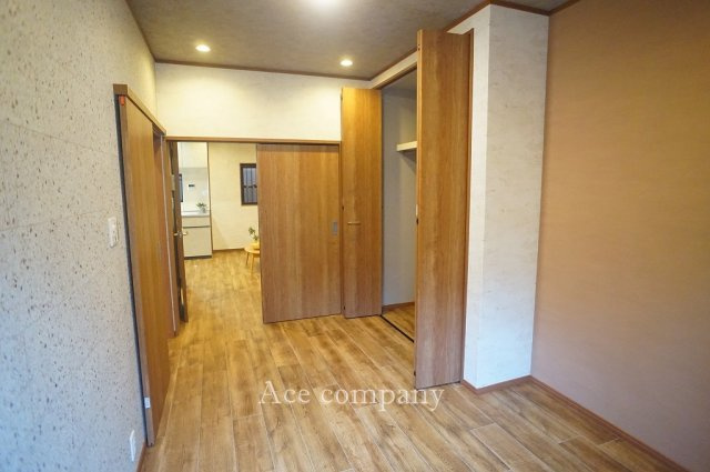 【内装】 | 八尾市刑部3丁目 | 【1階：洋室5.2帖】リビングと続き間になったお部屋です♪解放してリビングの拡張ができます♪