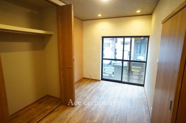 【内装】 | 八尾市刑部3丁目 | 【1階：洋室5.2帖】大容量のクローゼット完備です♪