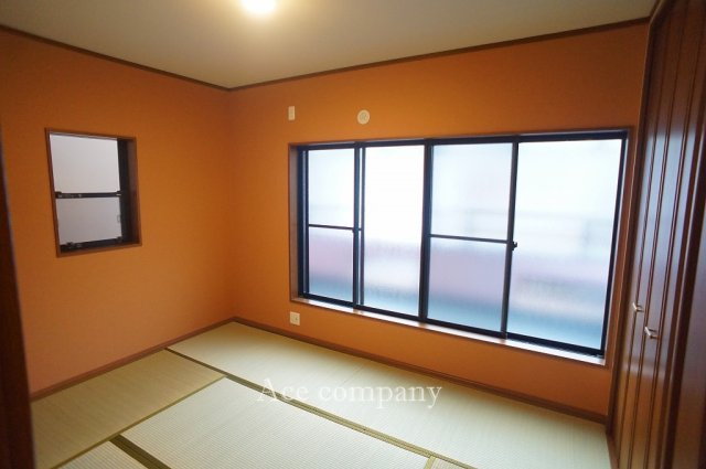 【寝室】 | 八尾市刑部3丁目 | 【2階：和室6帖】バルコニーに面した和室です☆ワイドサッシ☆畳表替え済み☆押入れ完備です♪