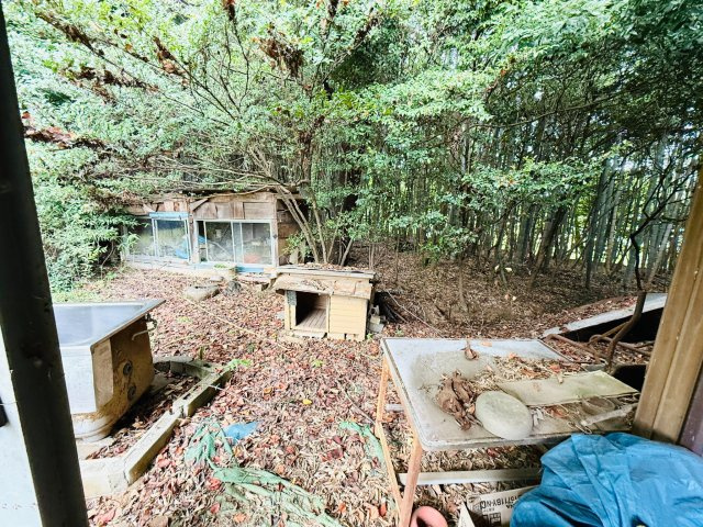 東松山市大字大谷 土地824坪のその他|奥の廃屋