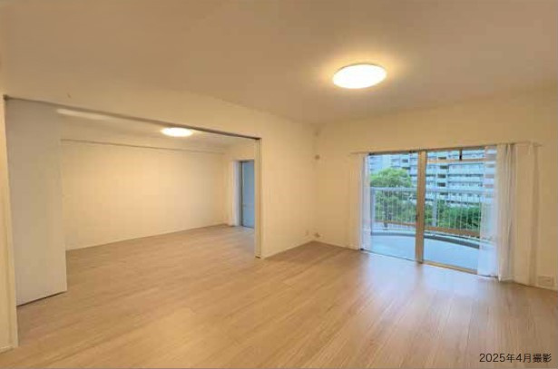 メイプルパーク・スクエア西2番街　5階の居間・リビング