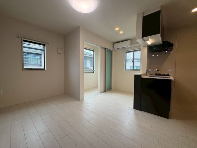 調布市富士見町４丁目のアパートの居間・リビング