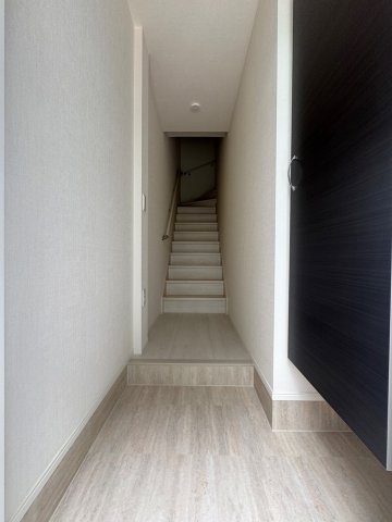 調布市富士見町４丁目のアパートの玄関