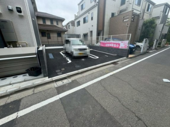 調布市富士見町４丁目のアパートの駐車場