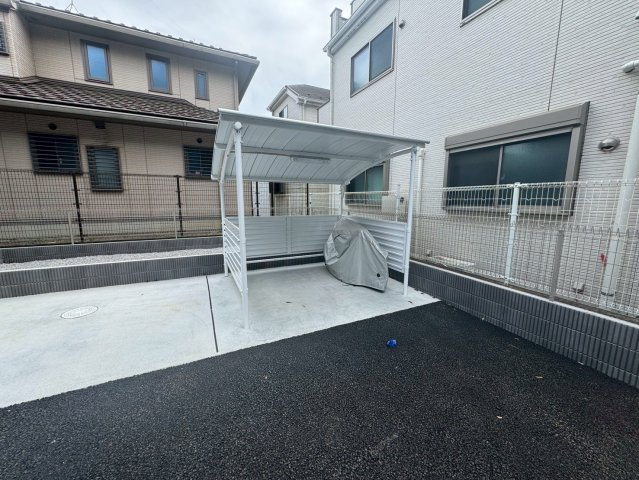調布市富士見町４丁目のアパートの駐車場