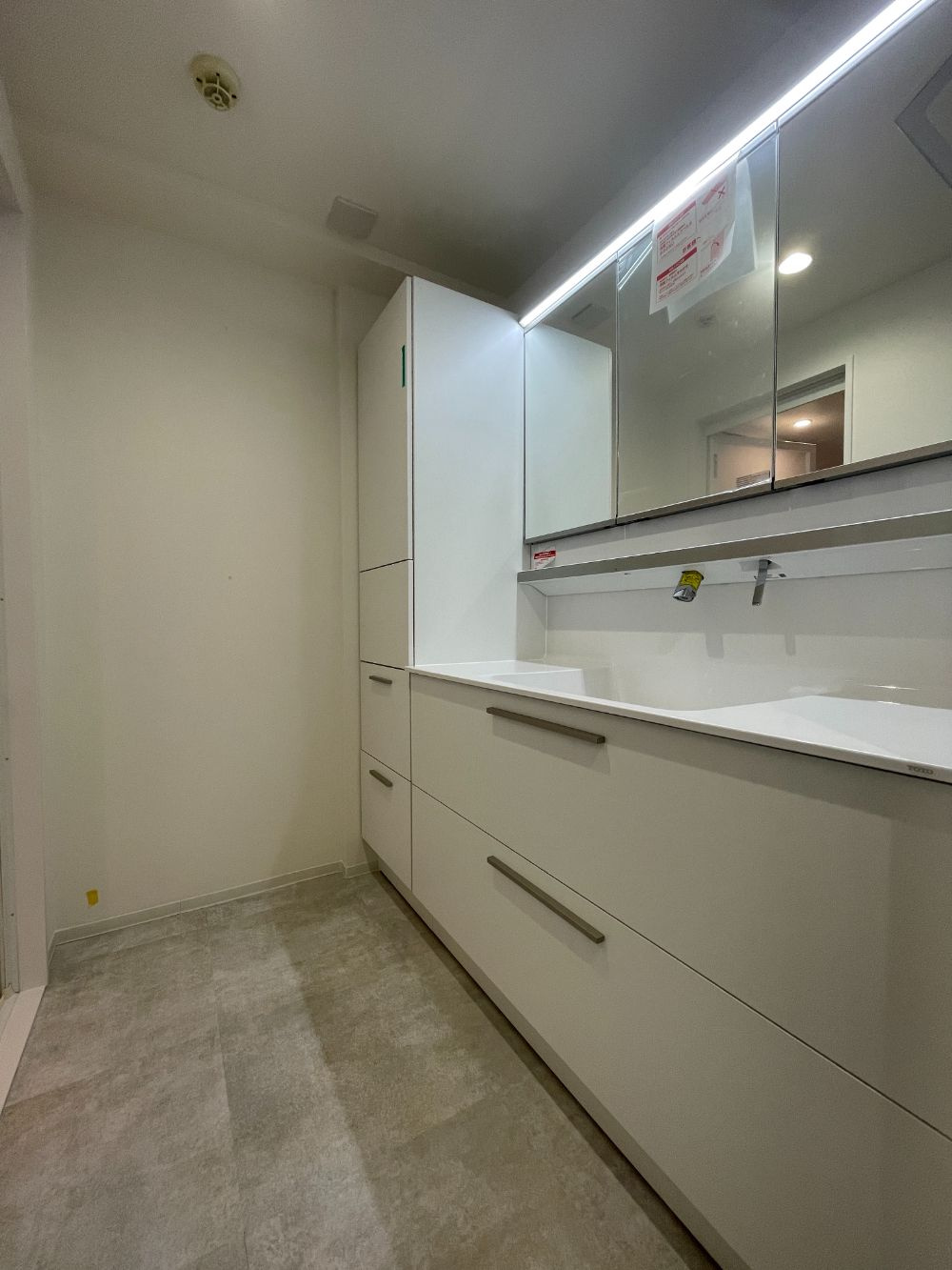 ディアクオーレ中野文園の独立洗面台