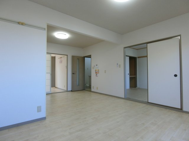 ブランシェ本生の居間・リビング|イメージ102号室の写真