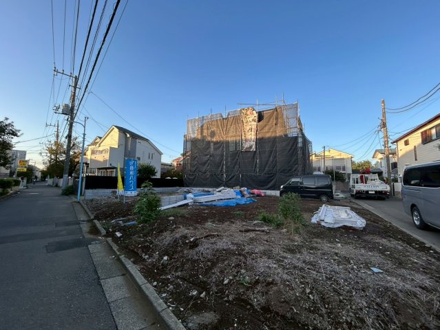 杉並区成田西1丁目　新築戸建　残2棟の前面道路含む現地写真|2025.10.17撮影

現地ご見学希望・資料請求などお気軽にお問い合わせ下さい！
03-5990-5201