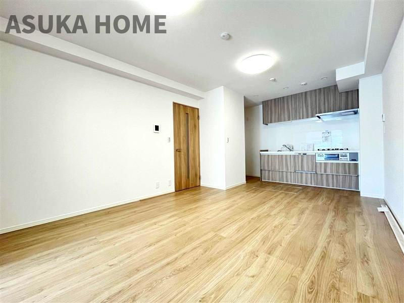 ハイラーク上大岡の居間・リビング|ここにはみんなが集い、食事と楽しい会話が始まる。話に夢中になりすぎて、ついつい時を忘れてしまう。そんな束の間の幸せを感じさせてくれる場所。

