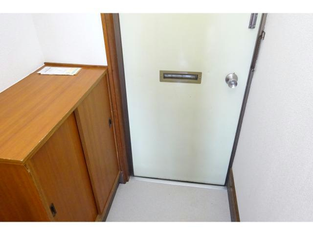 ハイツふくろうの玄関