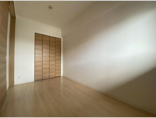 ノーブル関目の洋室