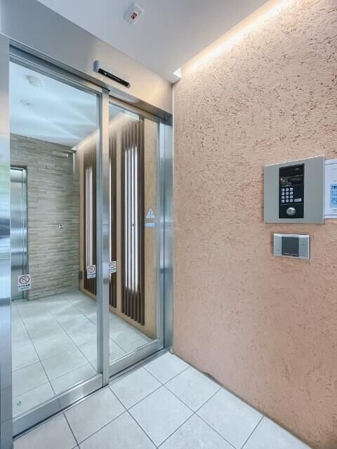 パークフラッツ西早稲田のエントランス