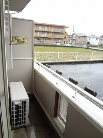 ルミナス藍住Ａのバルコニー|お洗濯にも便利なバルコニー付き