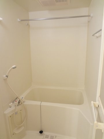 ルミナス藍住Ａの浴室|きれいなお風呂です