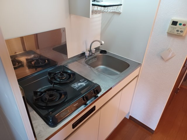 アンプルールフェール CREDO KAWAGUCHIのキッチン|コンパクトなキッチンで掃除もラクラク