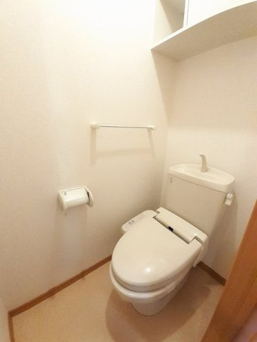 ブルートレイン篠原　Ｂのトイレ|落ち着いた色調のトイレです