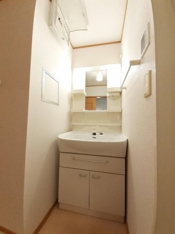 ブルートレイン篠原　Ｂの洗面所|忙しい朝には欠かせない洗面所です