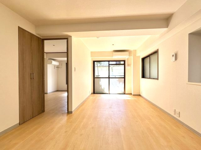 ラ・ベルセゾンの居間・リビング