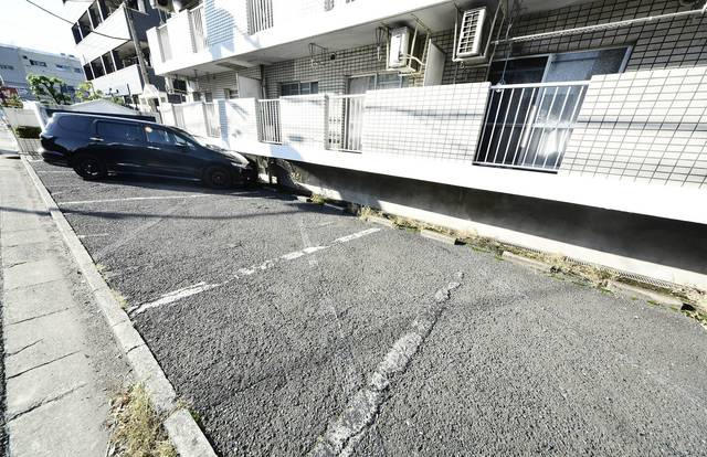 メゾンゴセキの駐車場