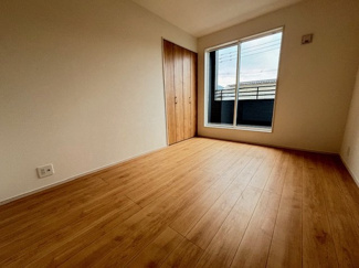 【洋室】 | 呉市焼山東2丁目　限定1棟【71坪】【P3台可】 | 2階　洋室×3　収納付きでお部屋がスッキリ広く使えます。