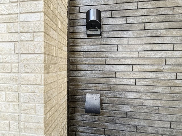 練馬区桜台4丁目 全2棟 B号棟の駐車場|ご自宅で気軽に電気自動車の充電もできます
洗車やお子様の水遊びなどにも便利な防水コンセントを設置 