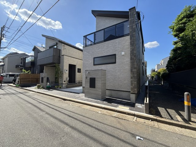 練馬区桜台4丁目 全2棟 B号棟の前面道路含む現地写真|伸びやかな東側公道に面した全2棟
ご好評につき最終1棟になりました
桜台4丁目の落ち着いた住宅地です