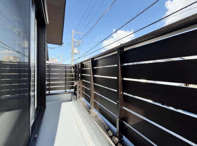 練馬区桜台4丁目 全2棟 B号棟のバルコニー|東に面したワイドバルコニー
毎日のお洗濯物も快適に干すことができます