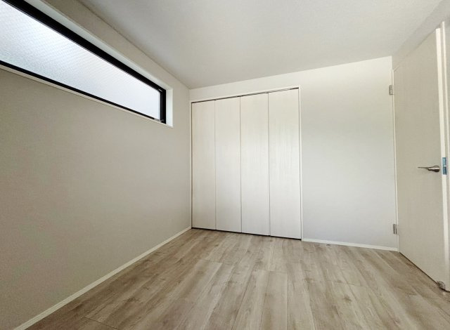 練馬区桜台4丁目 全2棟 B号棟の洋室|2階5.3帖洋室は2面開口の明るく快適なお部屋です