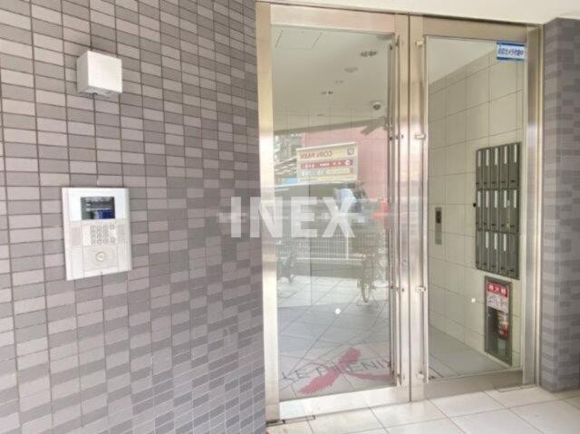 横浜市中区石川町２丁目の賃貸マンションのエントランス