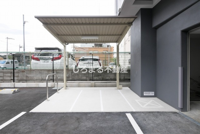 ワールドアイ大阪城EASTアドバンスの駐車場