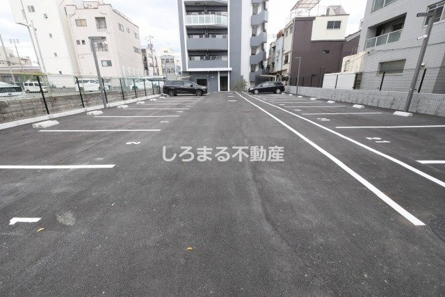 ワールドアイ大阪城EASTアドバンスの駐車場