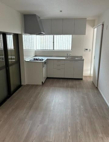 南野１丁目　中古一戸建てのキッチン|LDK12.5帖
■物件内覧・資金計画相談・住宅ローン相談、リフォーム相談、お問合せ受付中■
※当日・翌日のご内覧、ご相談はお電話でのお問合せがスムーズです！