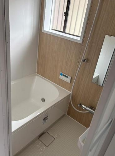 南野１丁目　中古一戸建ての浴室|ユニットバス
■物件内覧・資金計画相談・住宅ローン相談、リフォーム相談、お問合せ受付中■
※当日・翌日のご内覧、ご相談はお電話でのお問合せがスムーズです！