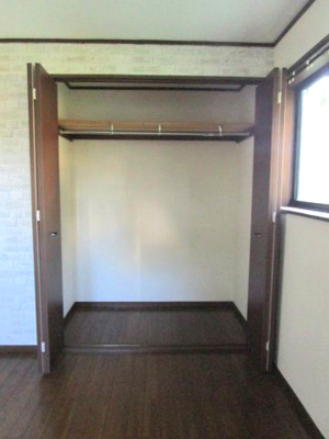 【収納】 | 大沼町4丁目貸家 | 1階洋室収納