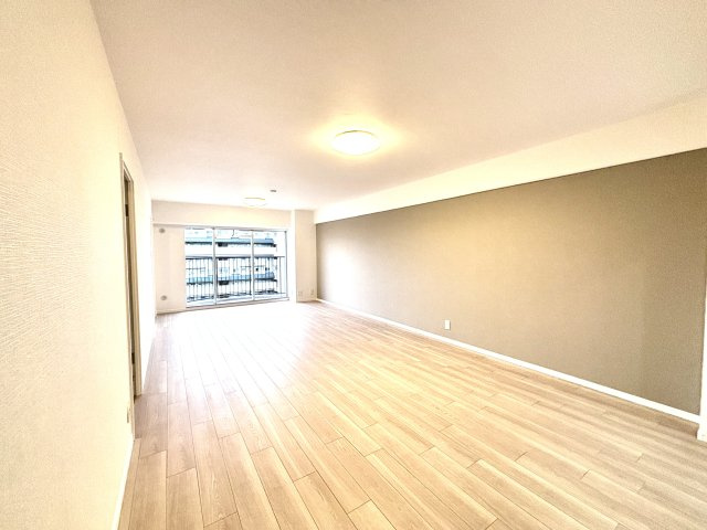 メゾン千里丘K棟の居間・リビング