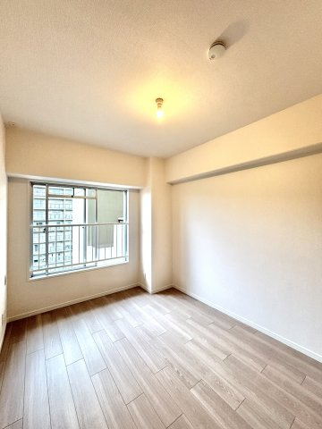 メゾン千里丘K棟の洋室