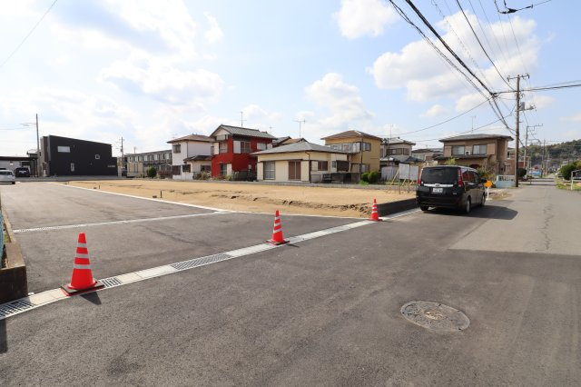 東金市田間S区／建築条件付き土地の前面道路含む現地写真