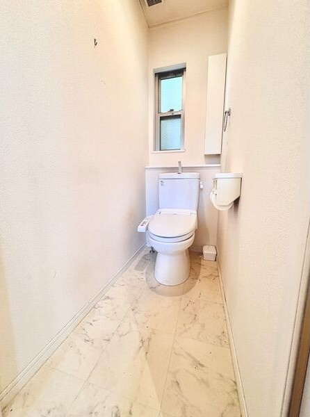 植田西２丁目戸建（６０３－４）のトイレ