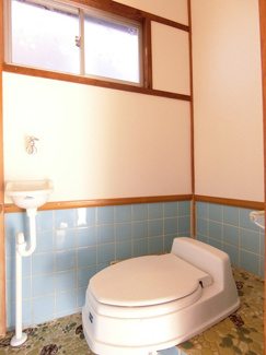 【トイレ】 | 益子貸家（平屋） | 落ち着いた色調のトイレです