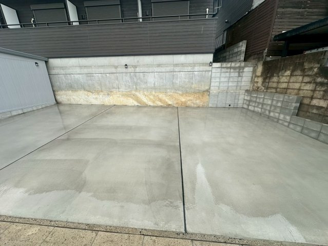 スカイパラスⅢの駐車場