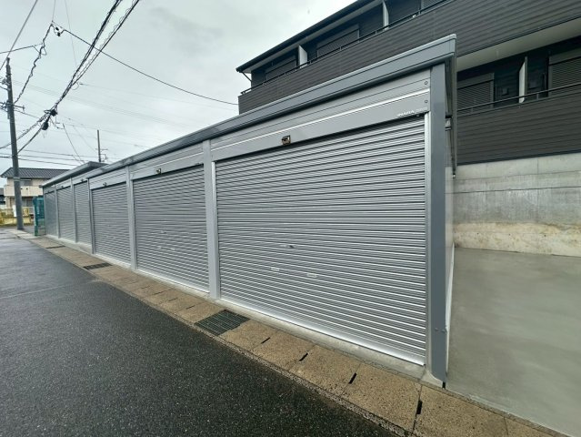 スカイパラスⅢの駐車場