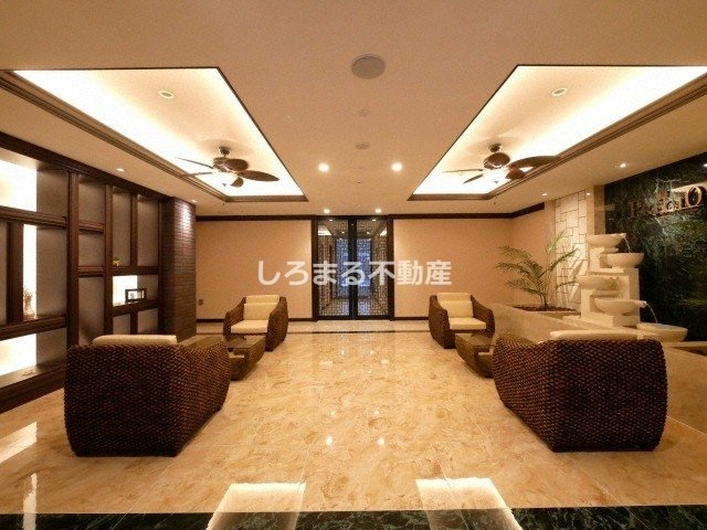 プレジオ鎗屋町のロビー