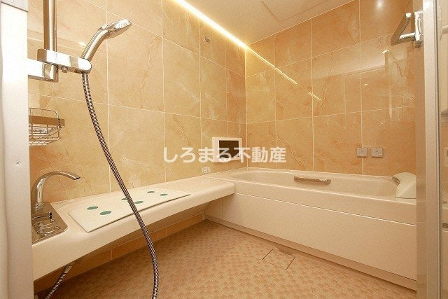 プレジオ鎗屋町の浴室